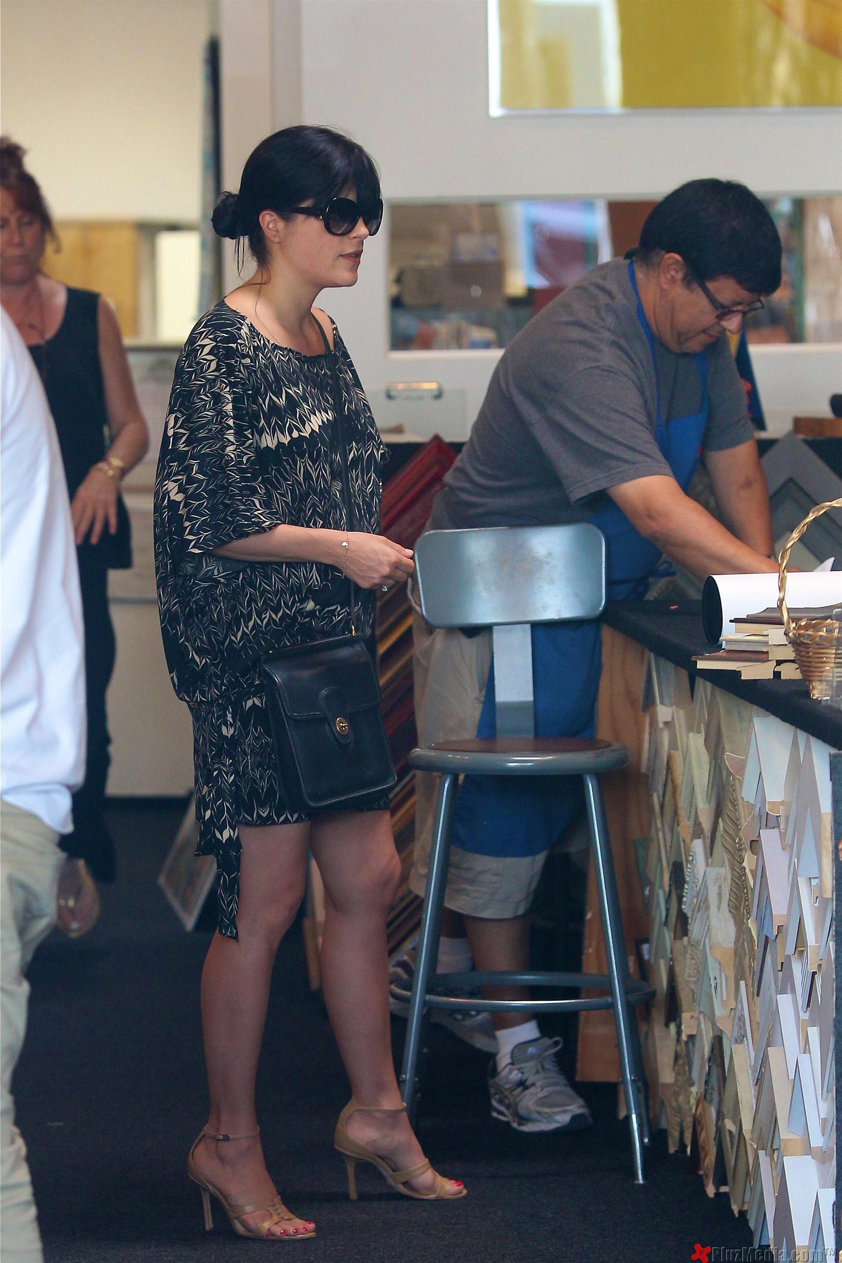 Selma Blair running errands in West Hollywood-01b4ffece9ace7969e3f71bd85cb04e9.jpg | Picture 91788